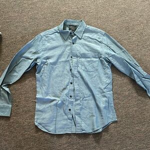 Banana Republic Light Blue Casual Button-Down Shirt